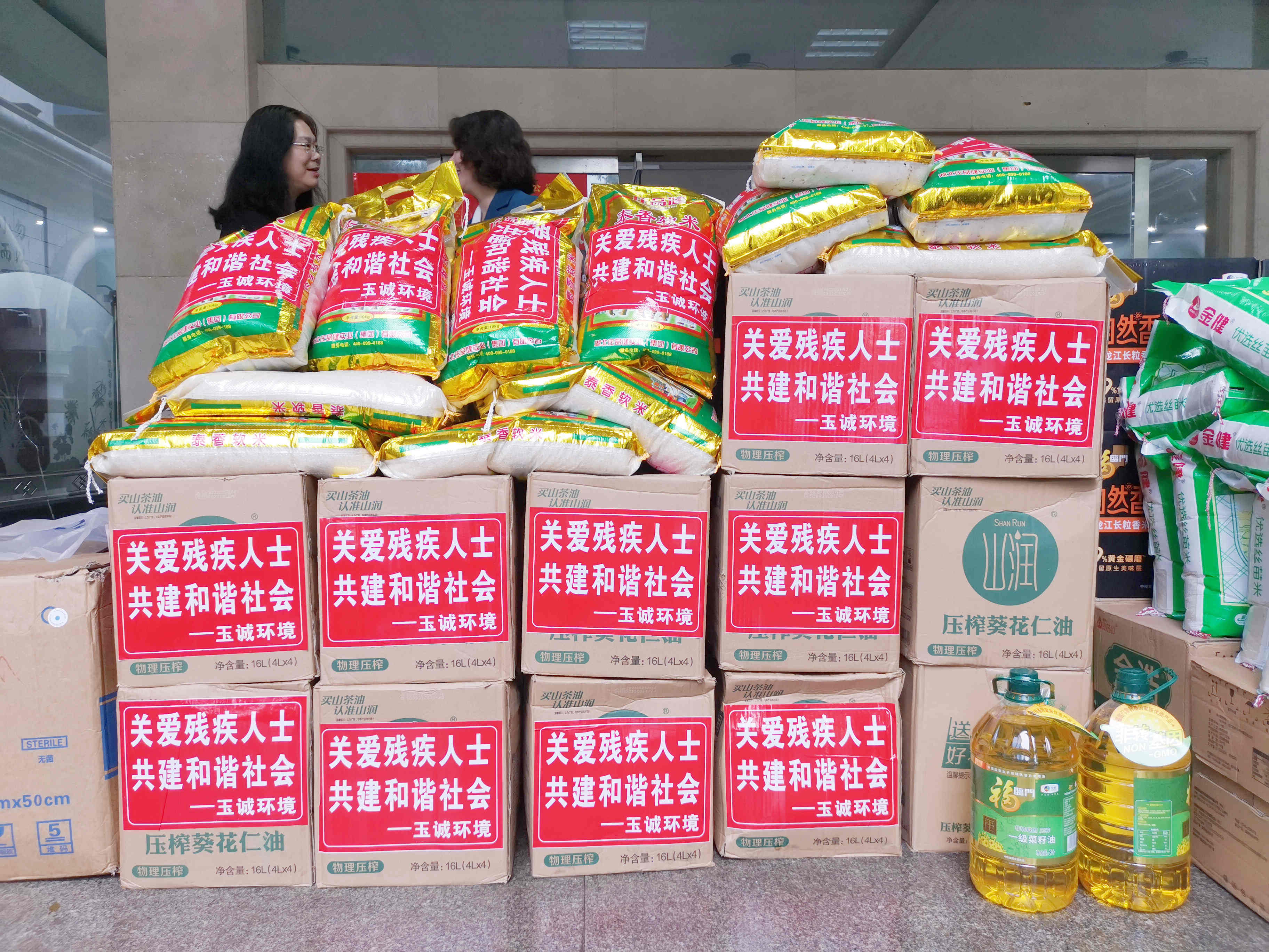 長沙清潔,長沙清潔服務,長沙專業(yè)清潔,長沙清潔公司,湖南專業(yè)清潔,長沙保潔公司,長沙專業(yè)保潔,長沙物業(yè)保潔